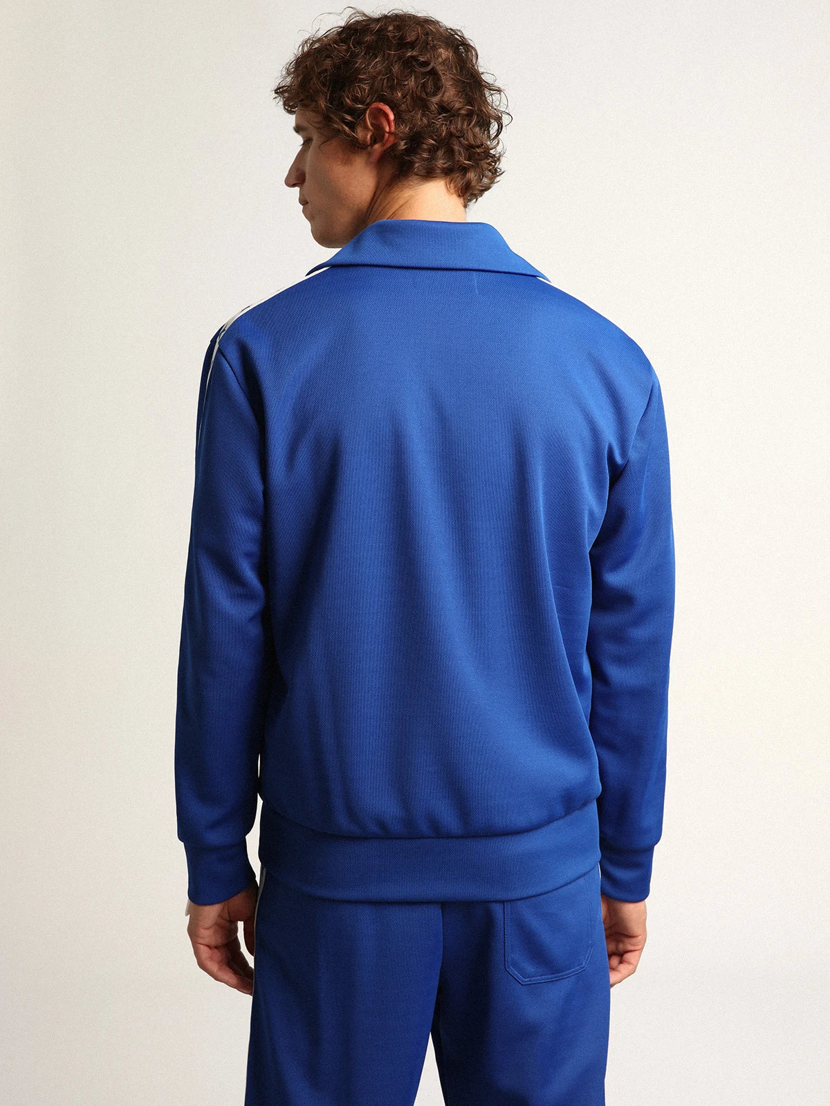 Felpa con zip da uomo di colore bluette con nastro bianco e stelle a contrasto
