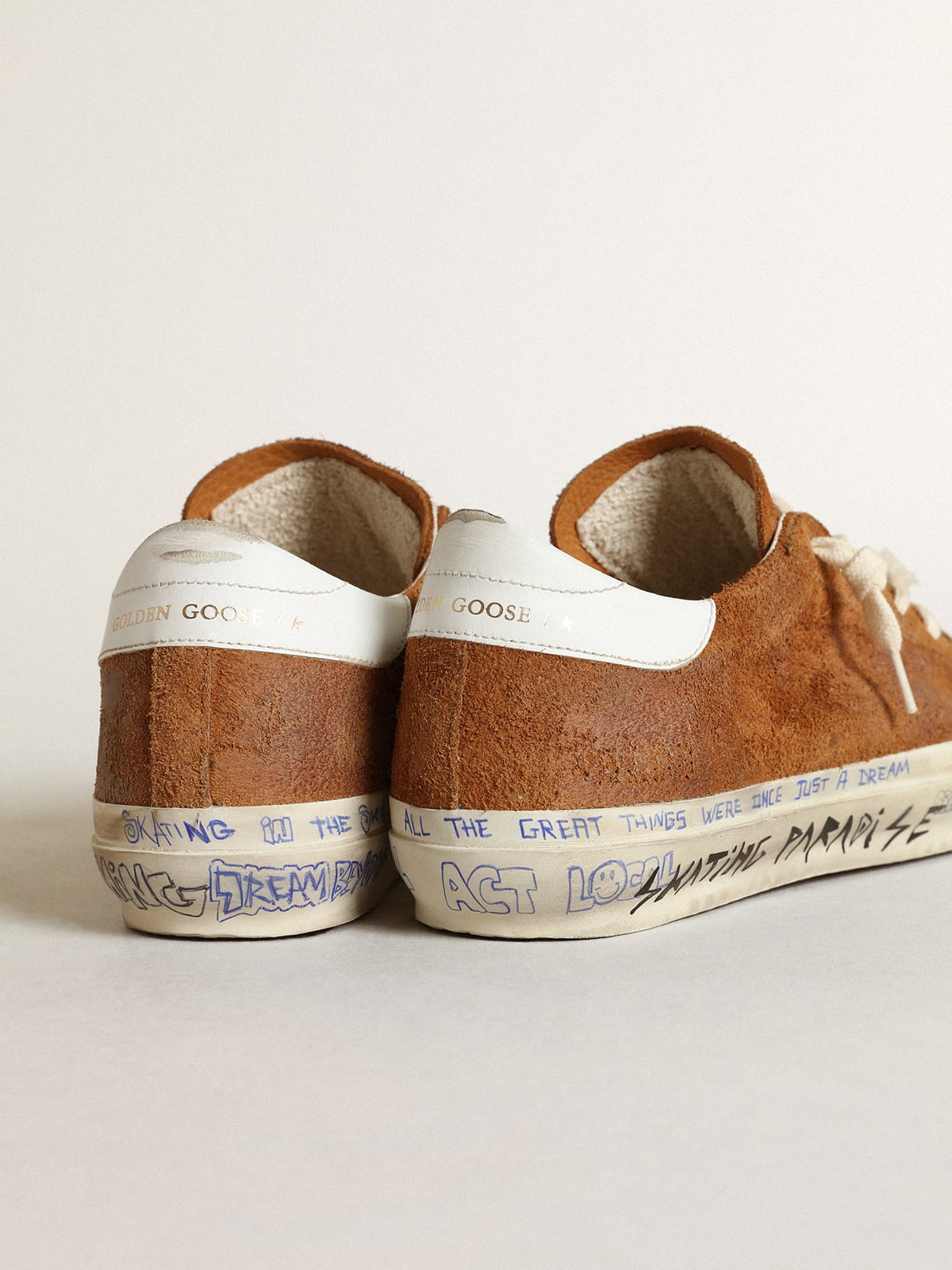 Super-Star Donna LTD in suede color cuoio con stella traforata