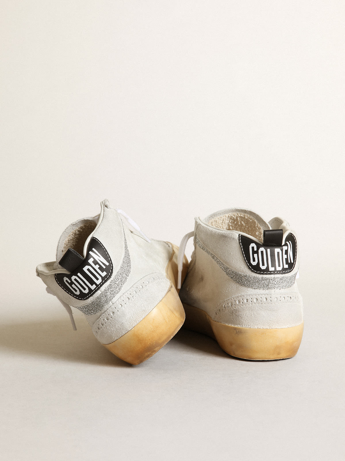 Sneaker Mid Star in suede bianco con stella e virgola in micro cristalli Swarovski color argento