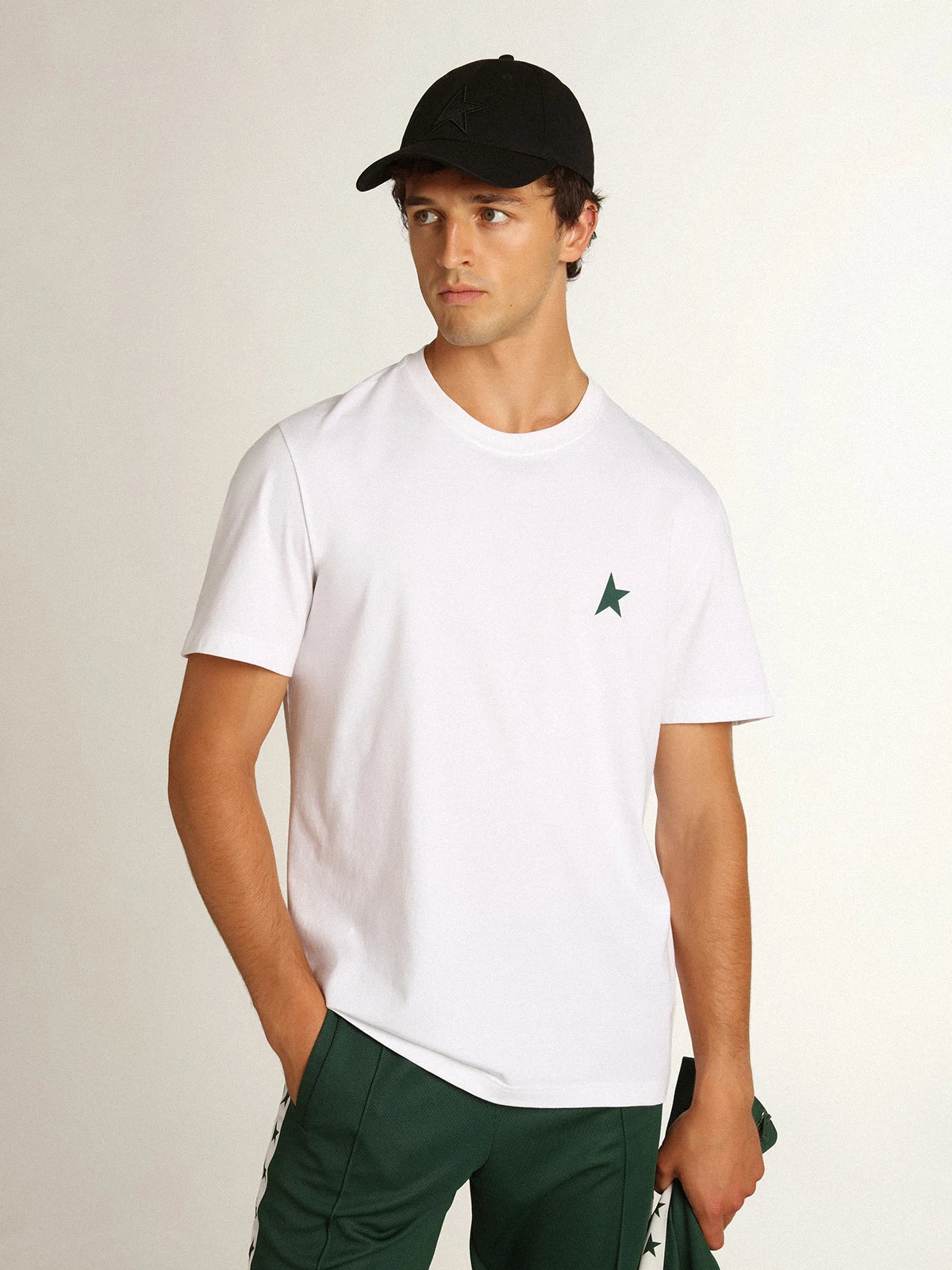 T-shirt bianca Collezione Star con stella verde a contrasto sul davanti
