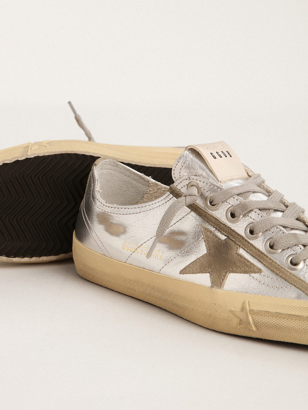 Sneaker V-Star LTD in pelle laminata color argento con stella in suede color grigio ghiaccio