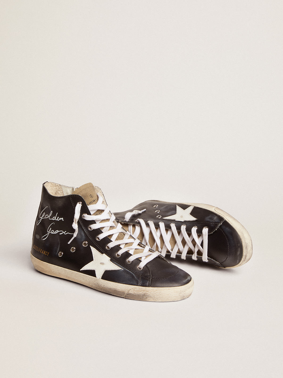 Sneaker Francy con tomaia in pelle nera e stella in pelle bianca