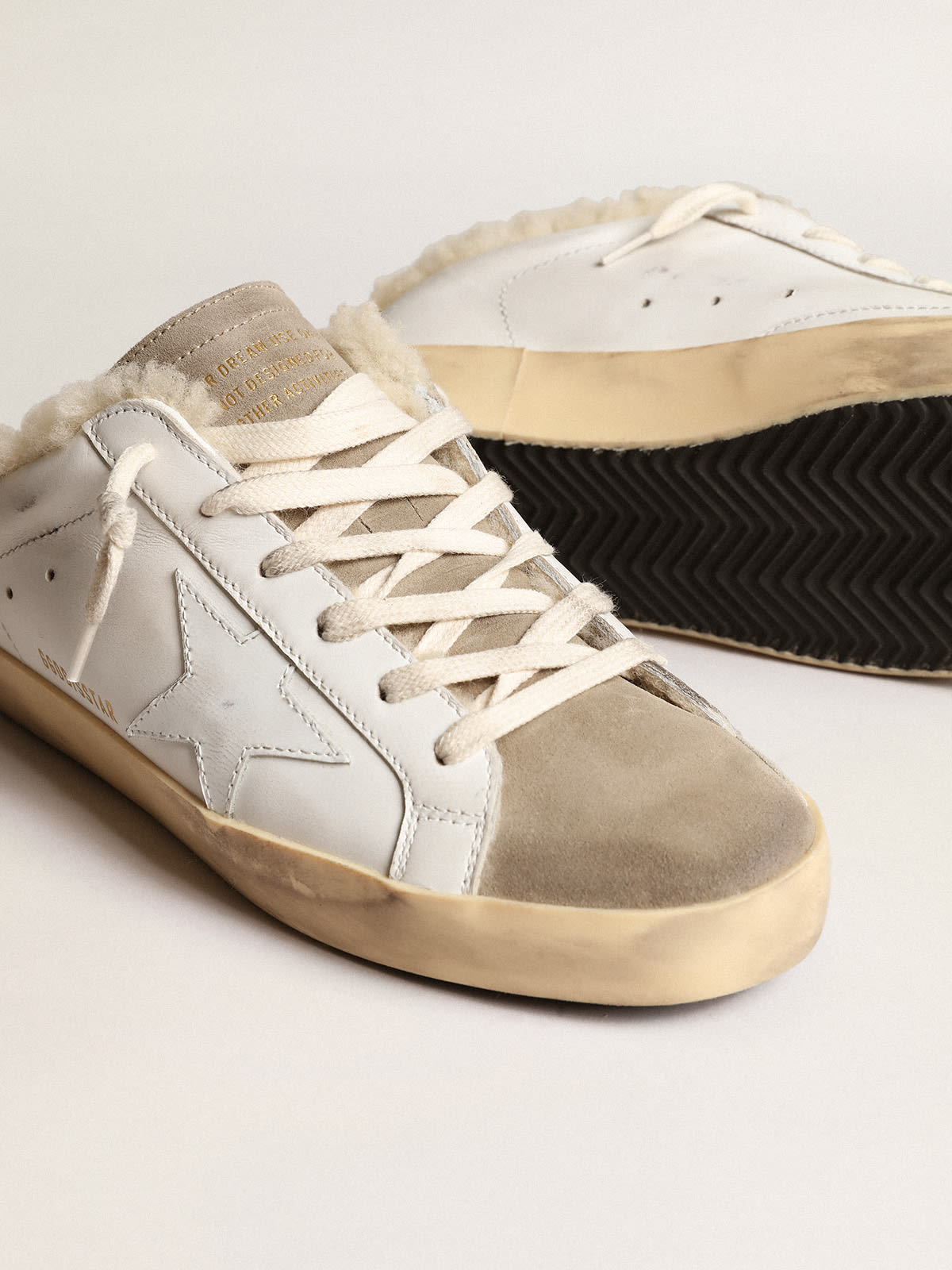 Super-Star Sabot con stella in pelle bianca e fodera in shearling