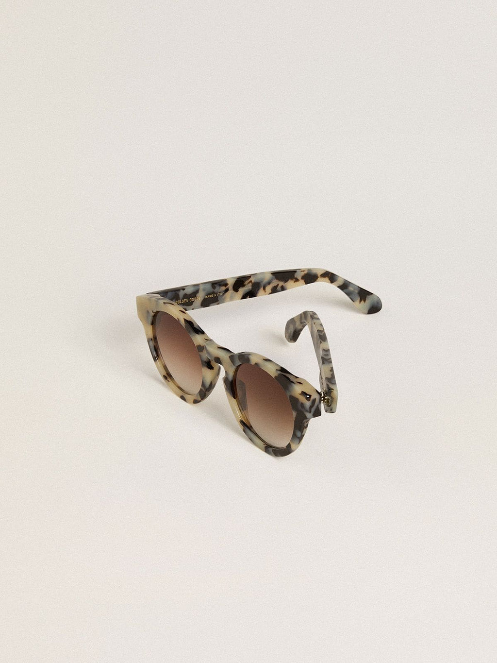 Cameron-style sunglasses with a tortoiseshell pattern