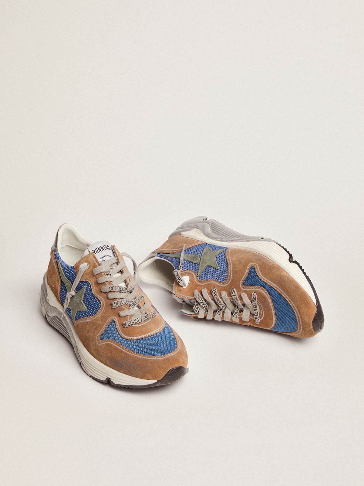 Sneaker Running Sole in rete azzurra con inserti in suede color tabacco e stella in suede color verde militare