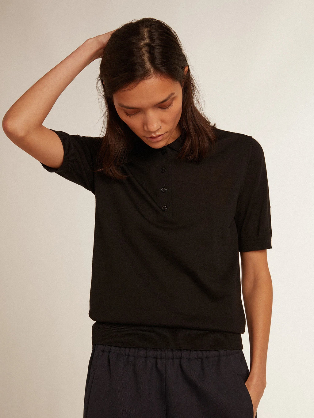 Polo da donna in lana merino di colore nero