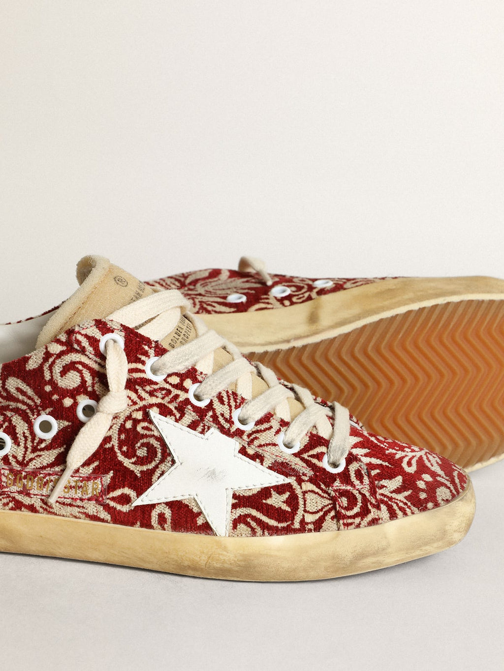 Sneaker Super-Star in tessuto jacquard rosso scuro e avorio con stella in pelle bianca