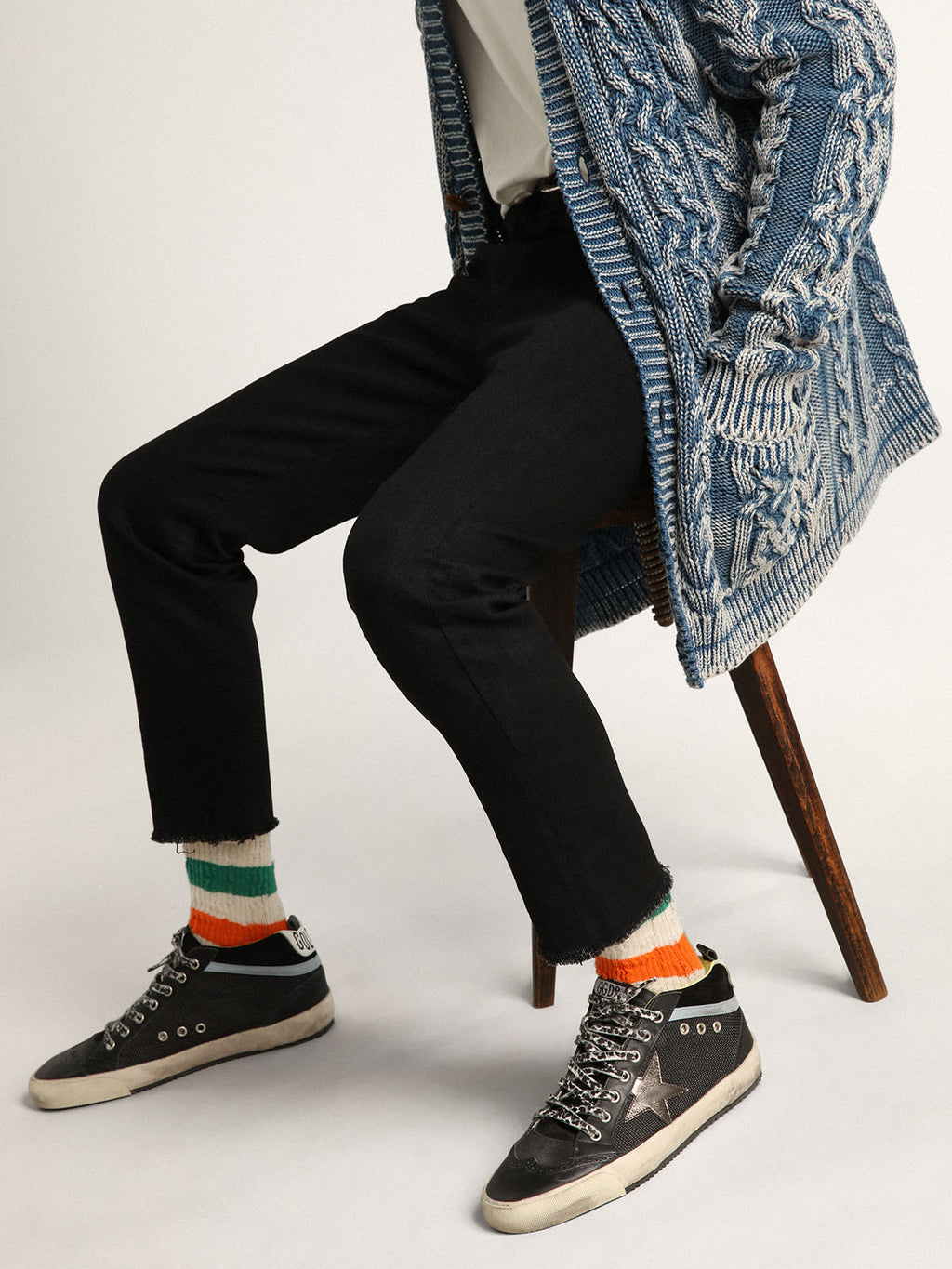 Sneaker Mid Star LTD in rete e pelle nera con stella in pelle laminata grigio scuro