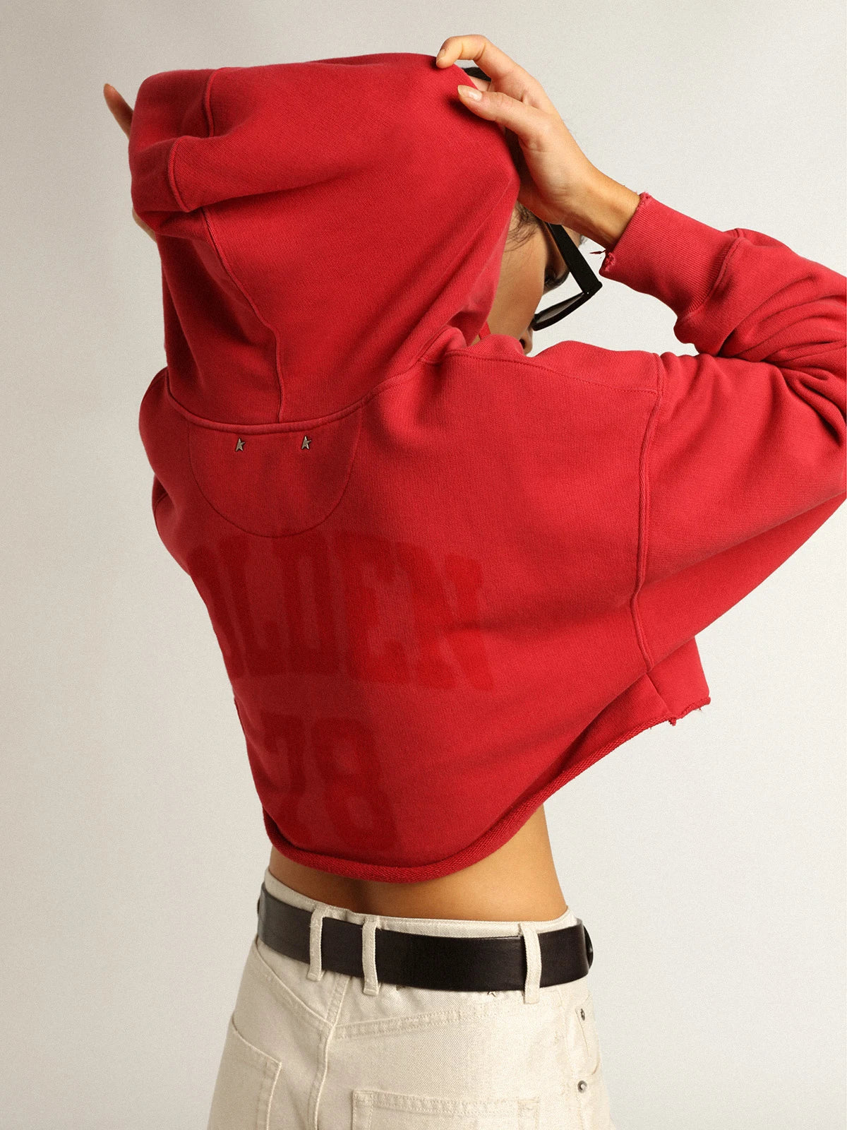 Felpa crop con cappuccio colore rosso