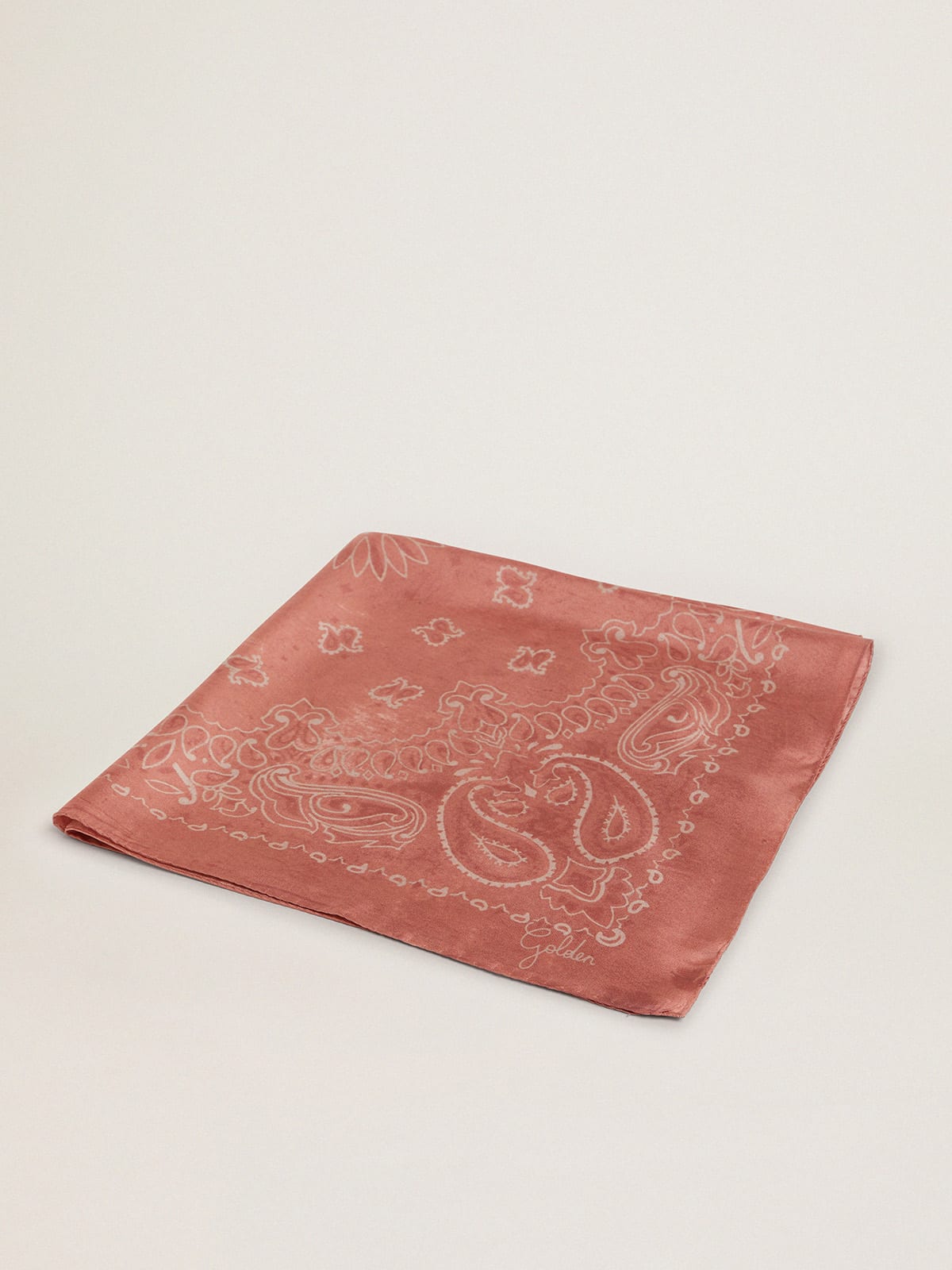 Foulard Collezione Golden di colore rosa antico con motivo paisley