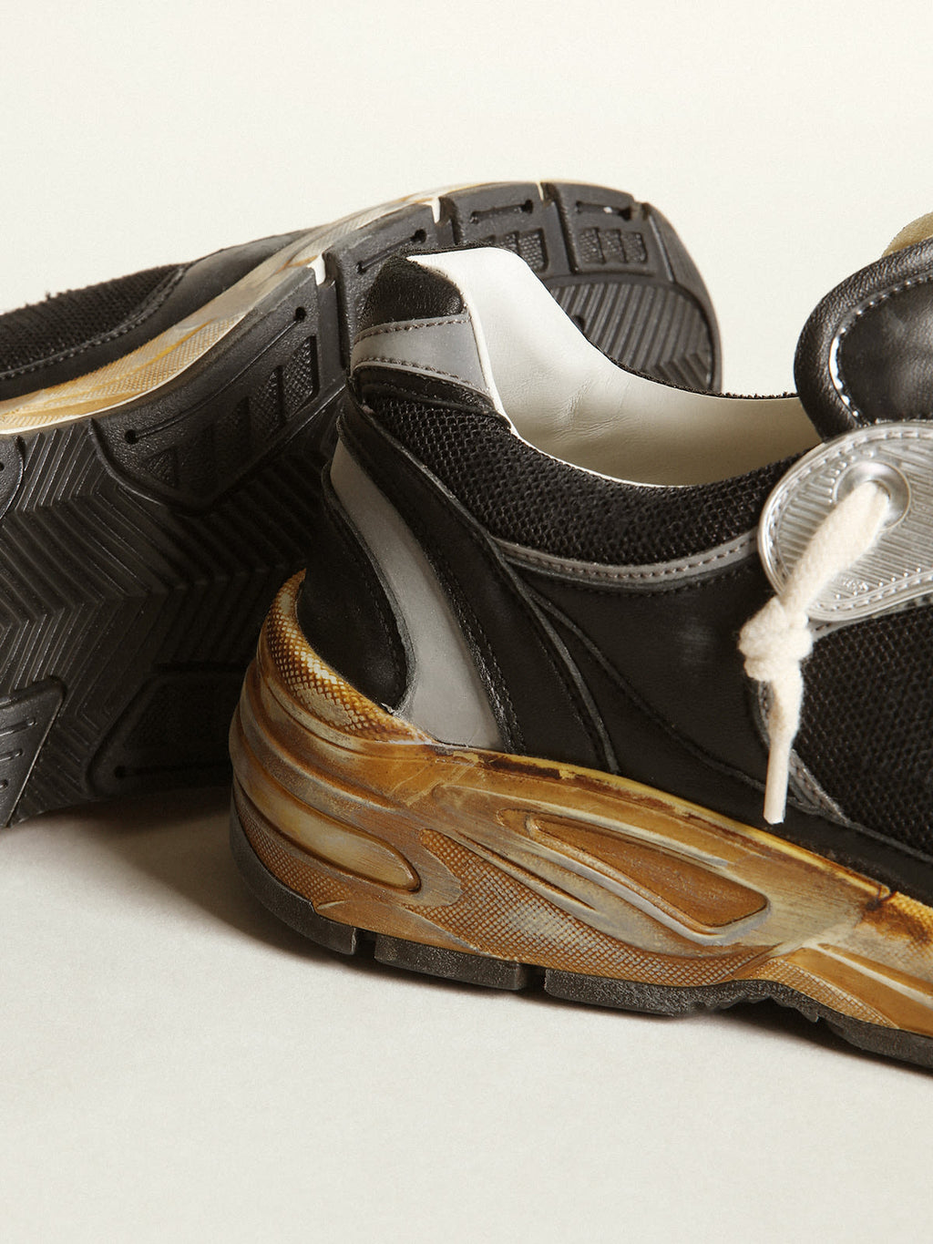 Sneaker Dad-Star Donna in rete e nappa nere con stella in suede color grigio ghiaccio