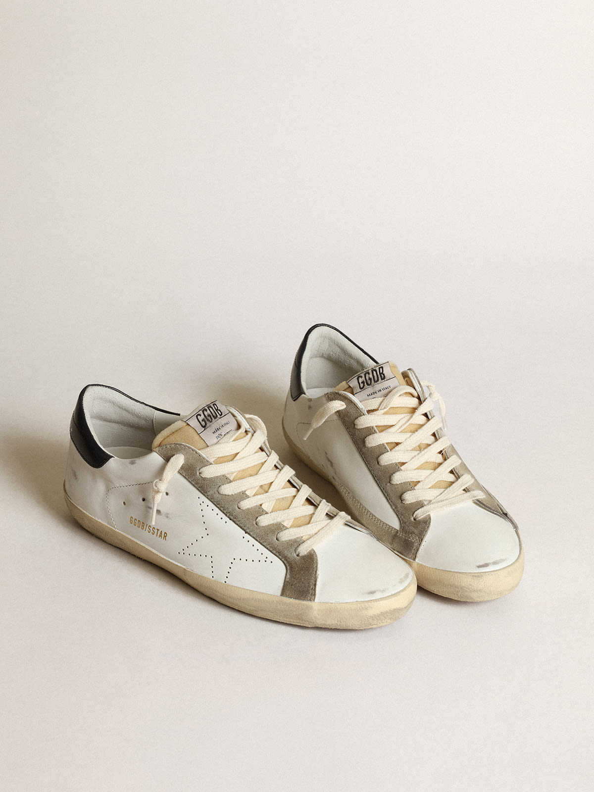 Sneaker Super-Star Uomo con stella traforata e talloncino in pelle lucida color blu notte