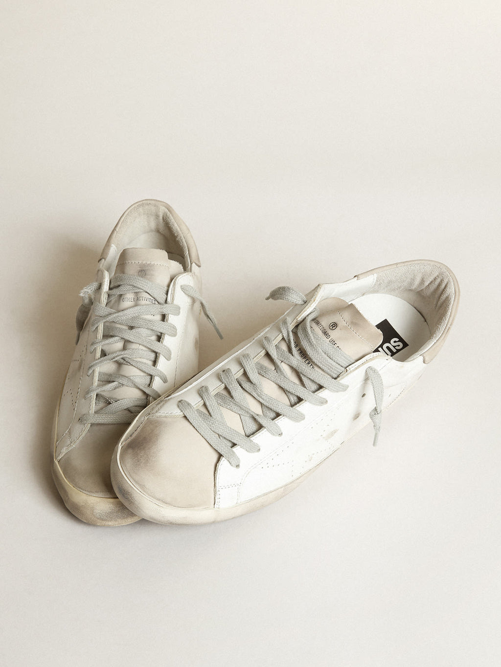 Sneaker Super-Star con stella traforata e talloncino in nabuk grigio ghiaccio