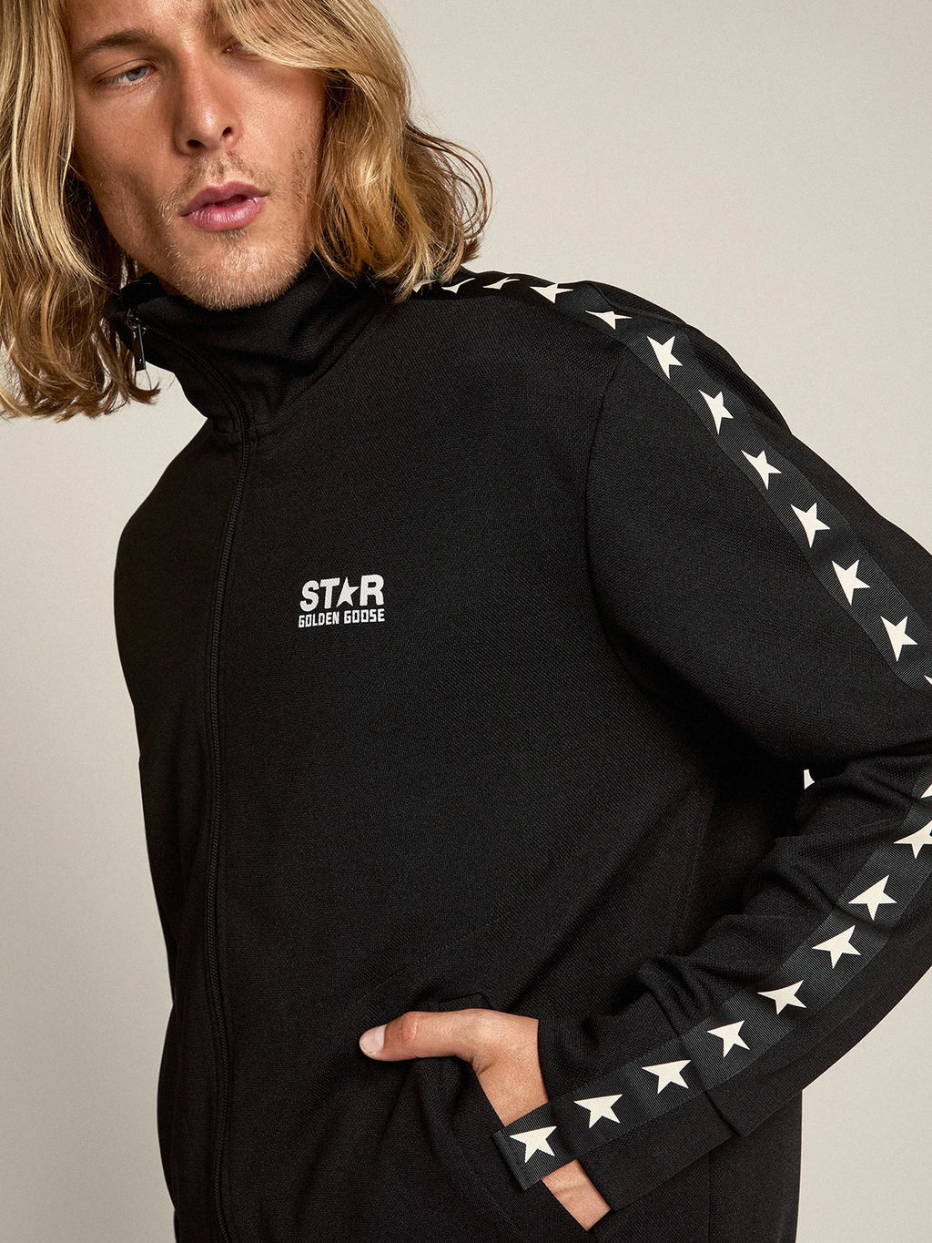 Felpa con zip da uomo di colore nero con stelle bianche a contrasto