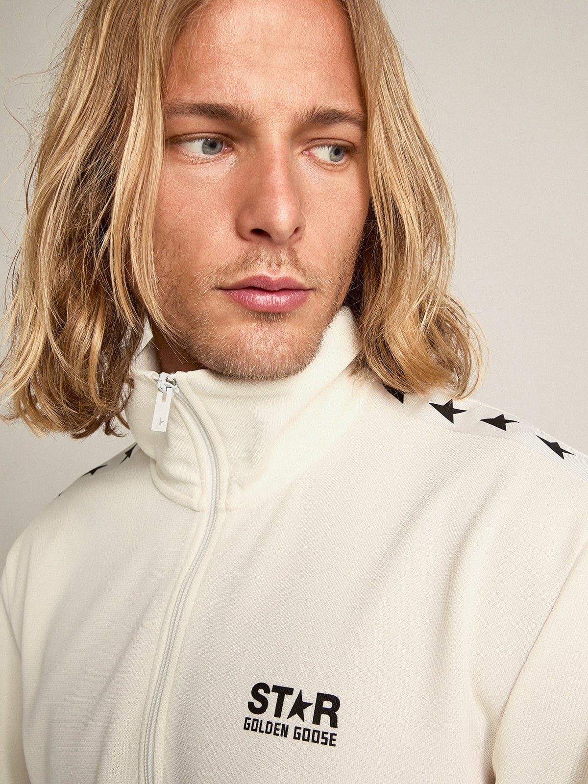 Felpa con zip da uomo di colore bianco con nastro bianco e stelle nere