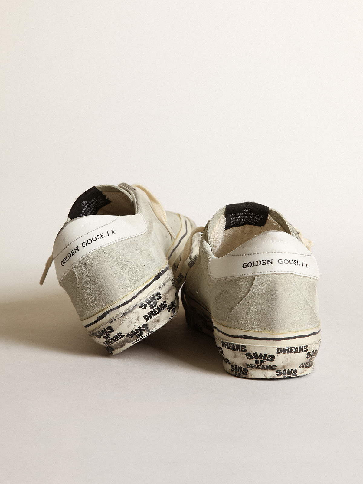 Sneaker Super-Star in suede color grigio ghiaccio con stella e talloncino in pelle bianca