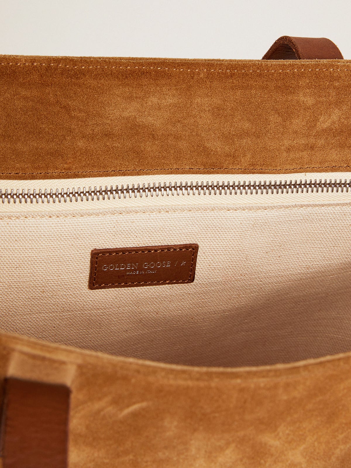 Borsa California Bag East-West in pelle scamosciata con shearling