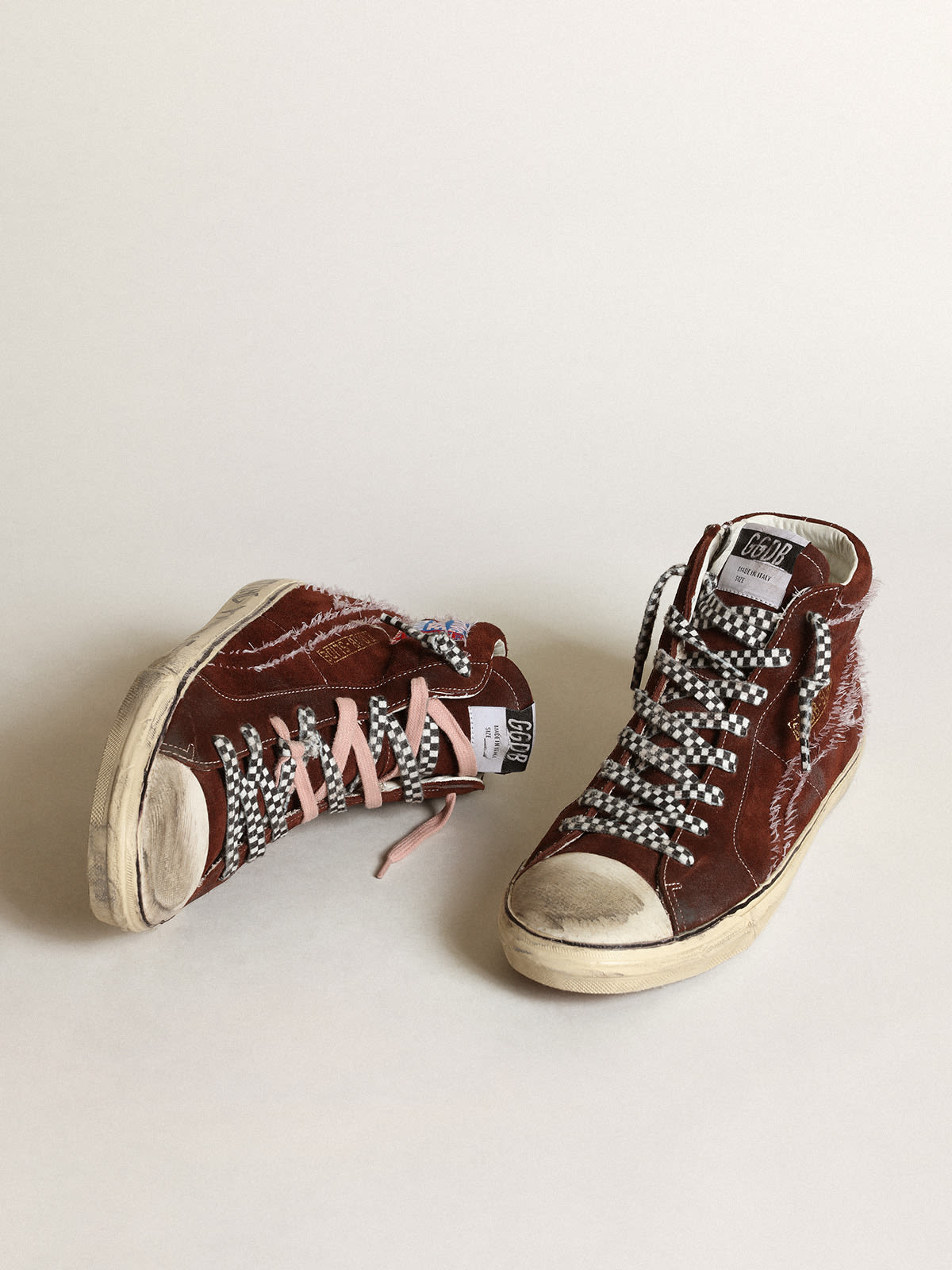 Sneaker Slide in suede color cioccolato con stella e virgola con impunture bianche