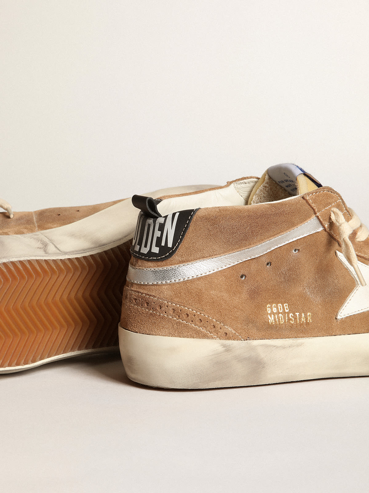 Sneaker Mid Star in suede tabacco con stella in pelle bianca e virgola in pelle laminata argento