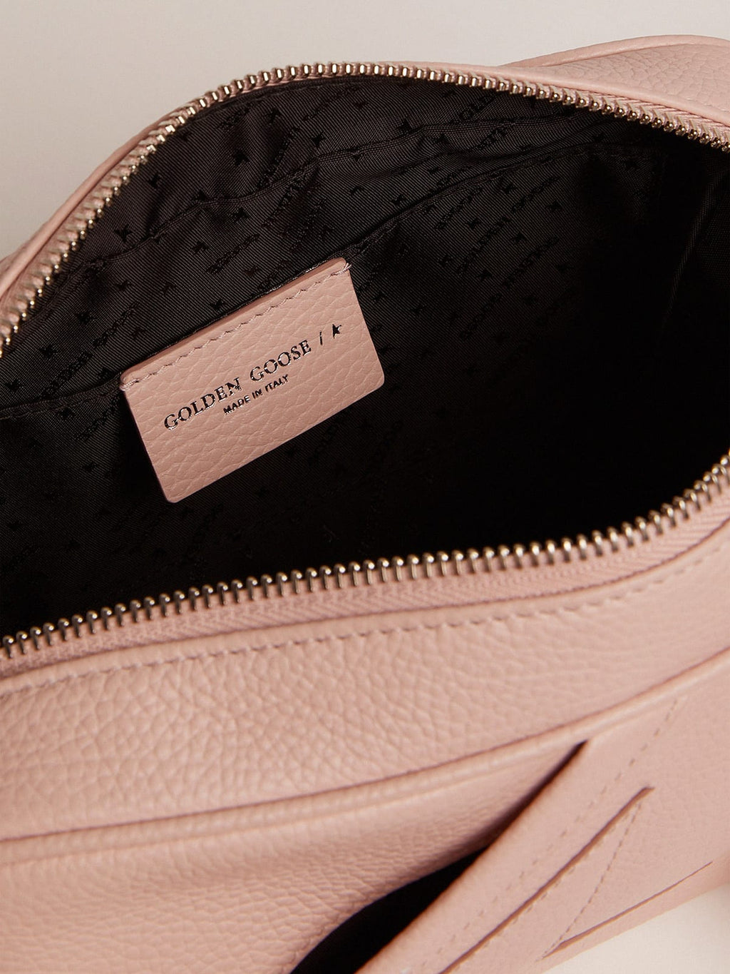 Borsa Star Bag in pelle martellata color rosa quarzo e stella ton sur ton