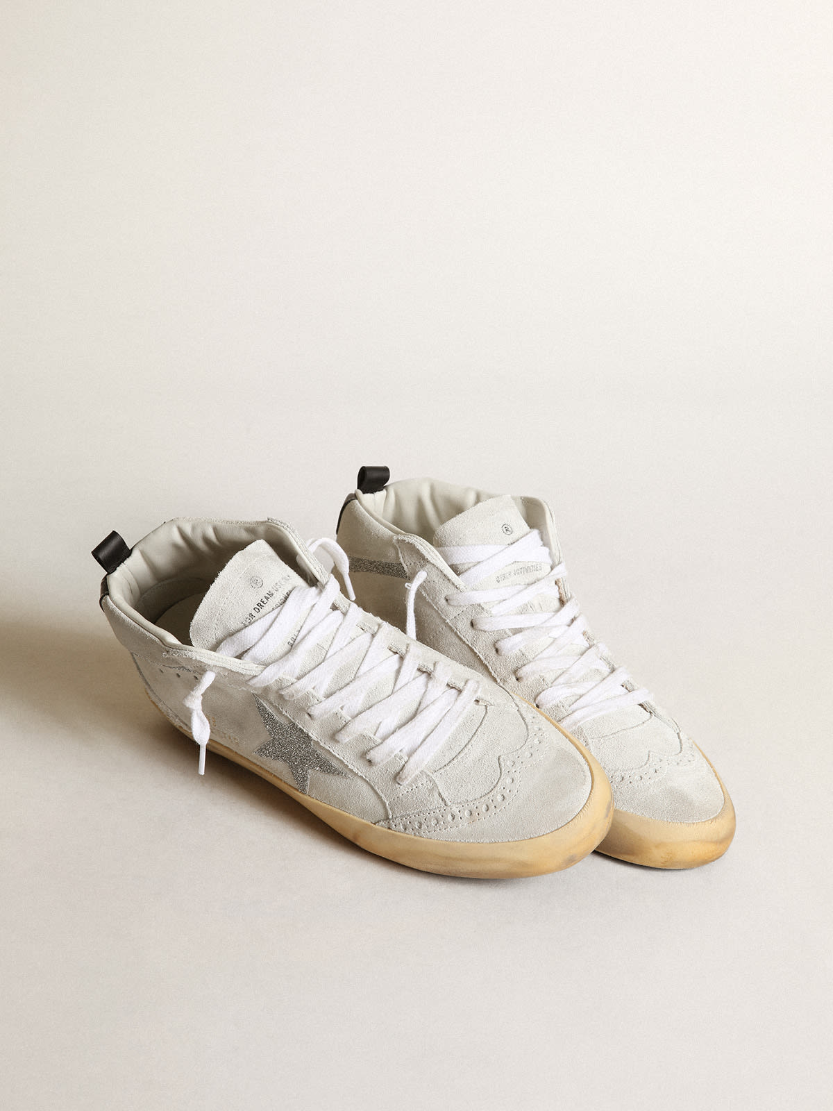 Sneaker Mid Star in suede bianco con stella e virgola in micro cristalli Swarovski color argento