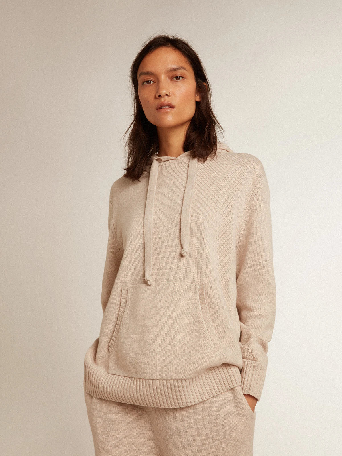 Felpa donna misto cashmere color bianco e cappuccio