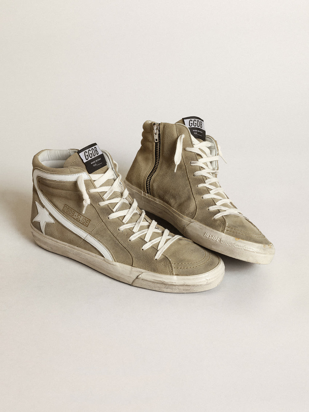 Sneaker Slide in suede verde militare con stella e virgola in pelle bianca