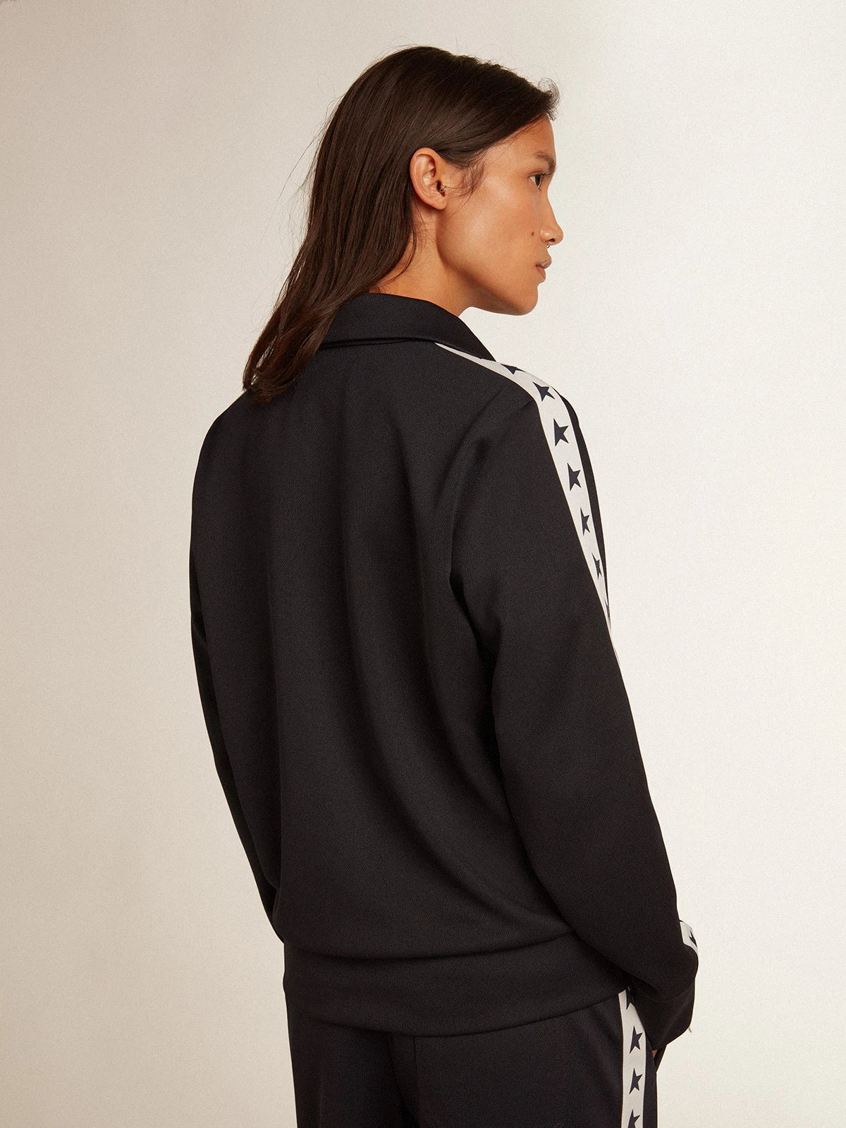 Felpa blu scura con zip e nastro bianco e stelle a contrasto