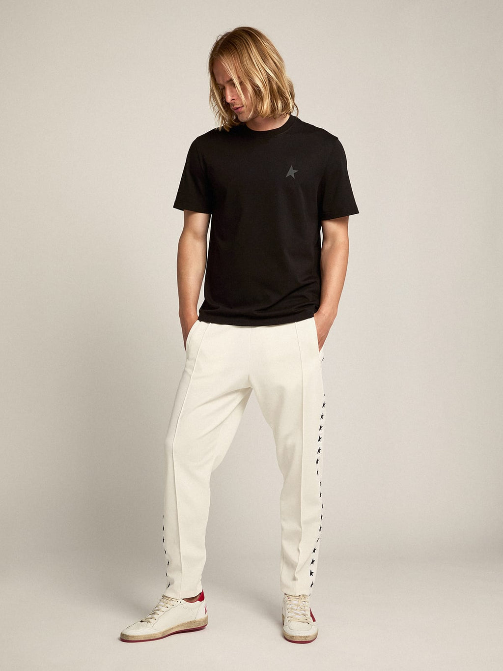 Pantalone jogging da uomo di colore bianco con stelle nere sui lati