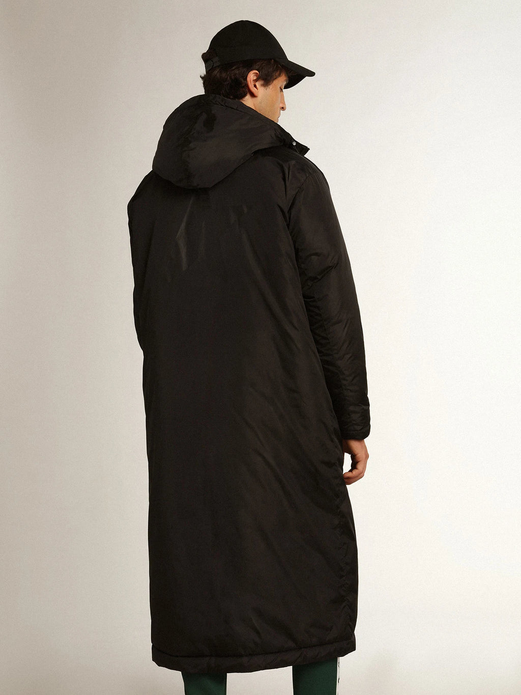Giacca piumino alla caviglia da uomo Collezione Star di colore nero con cappuccio