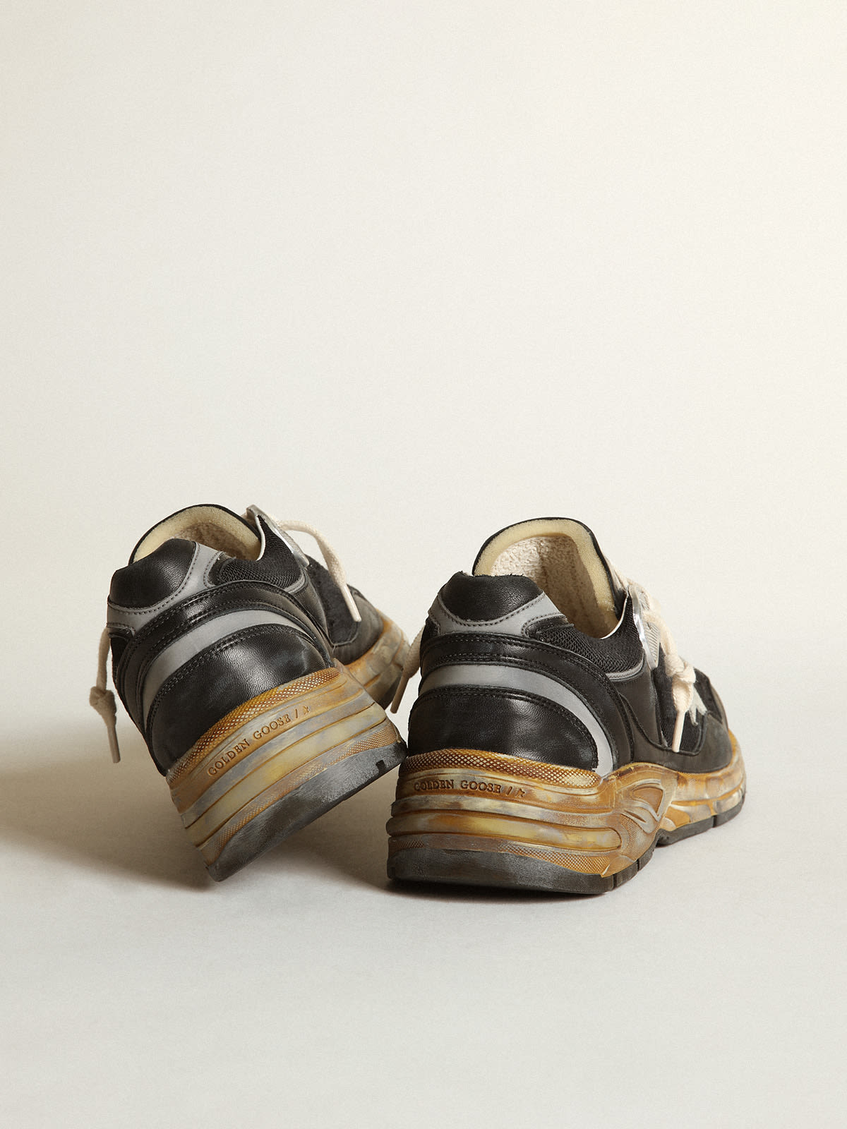 Sneaker Dad-Star Donna in rete e nappa nere con stella in suede color grigio ghiaccio