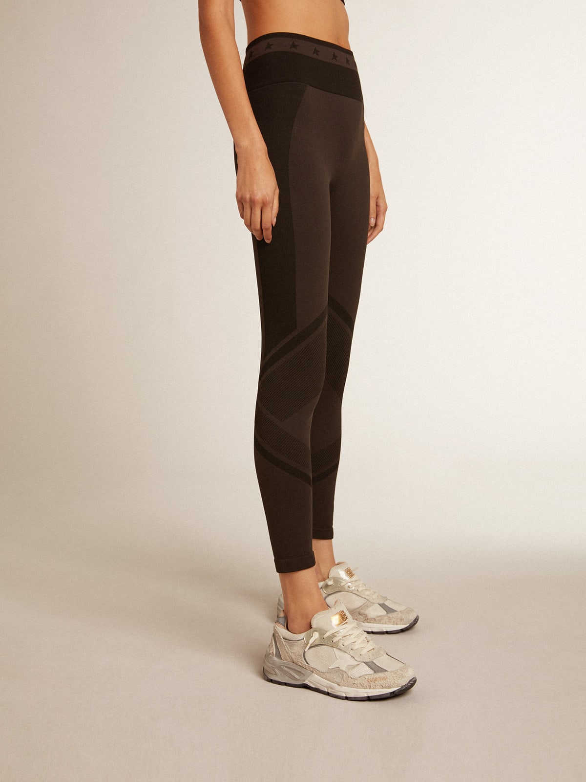 Leggins a mezza cucitura da donna di colore nero