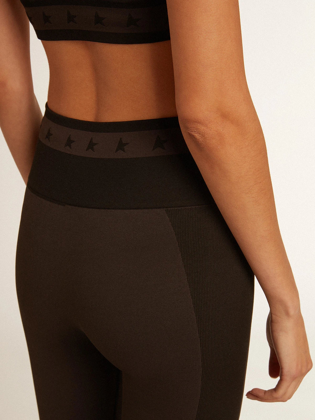 Leggins a mezza cucitura da donna di colore nero