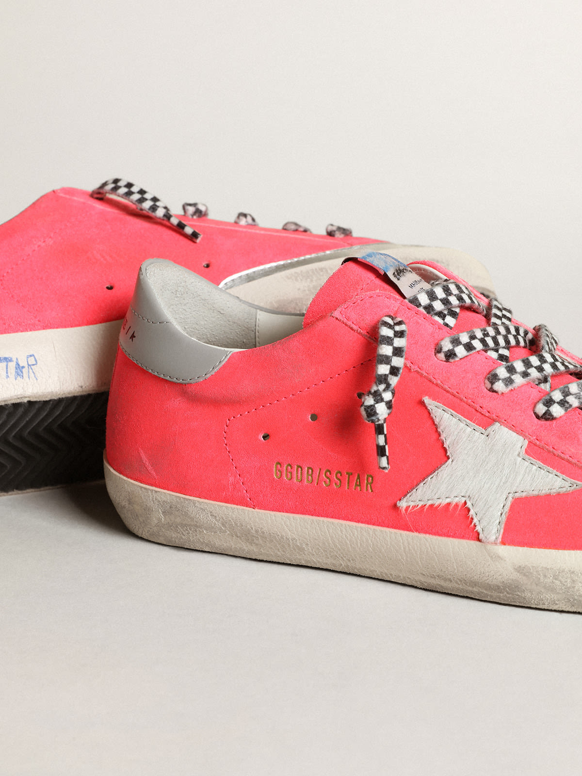 Sneaker Super-Star in suede color aragosta fluo con stella in cavallino bianco