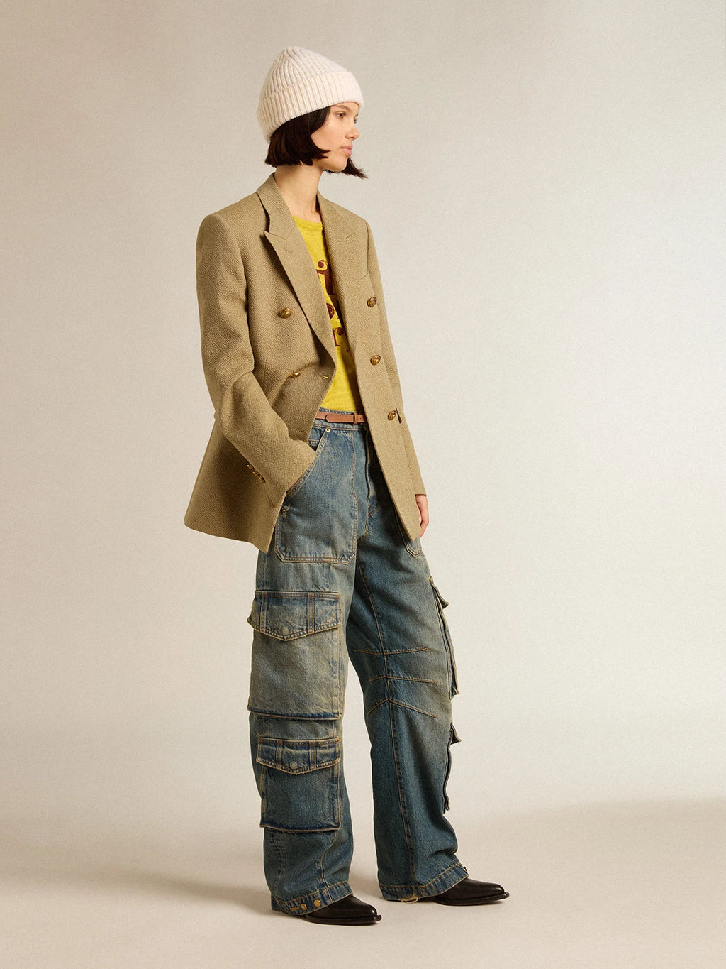 Pantalone blu jeans dal trattamento distressed