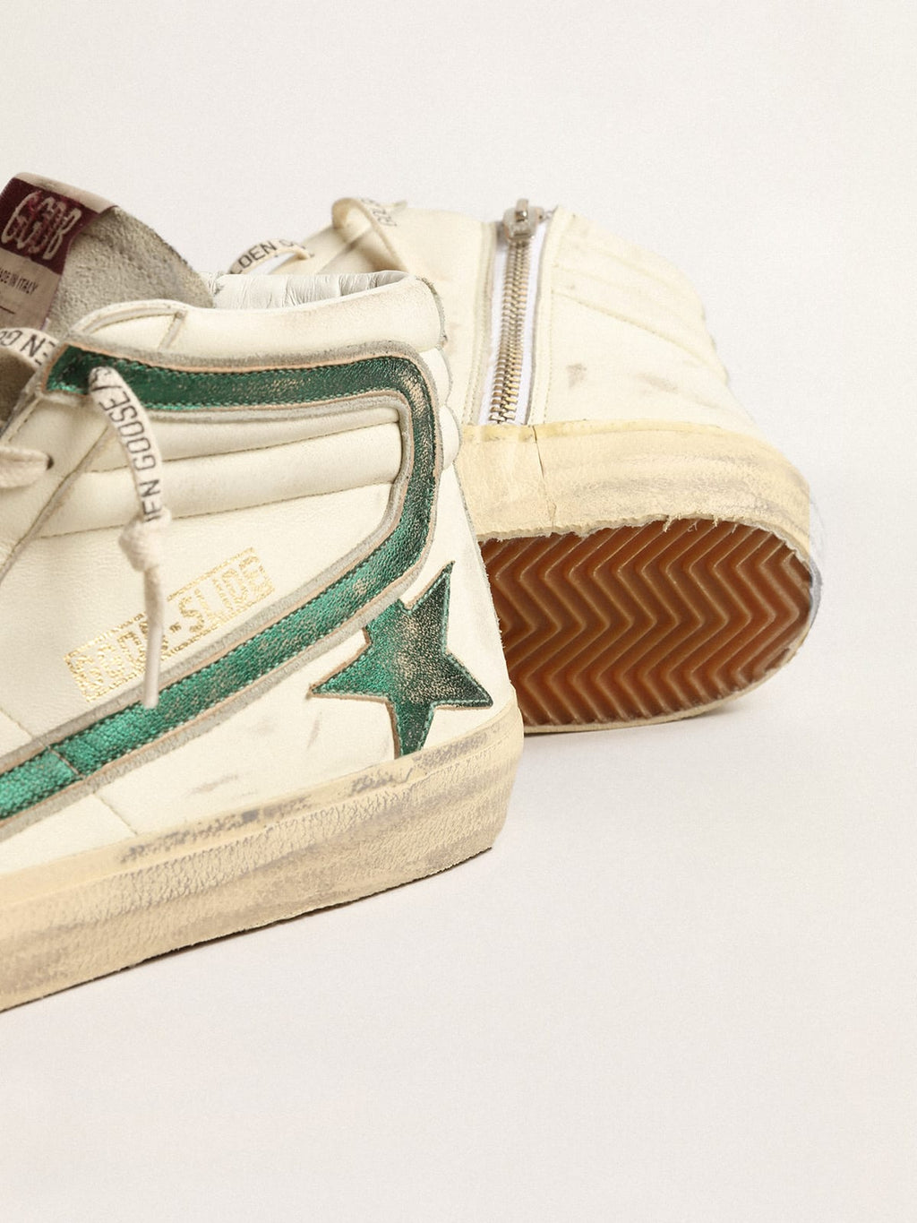 Slide in nappa beige con stella e virgola in pelle laminata verde