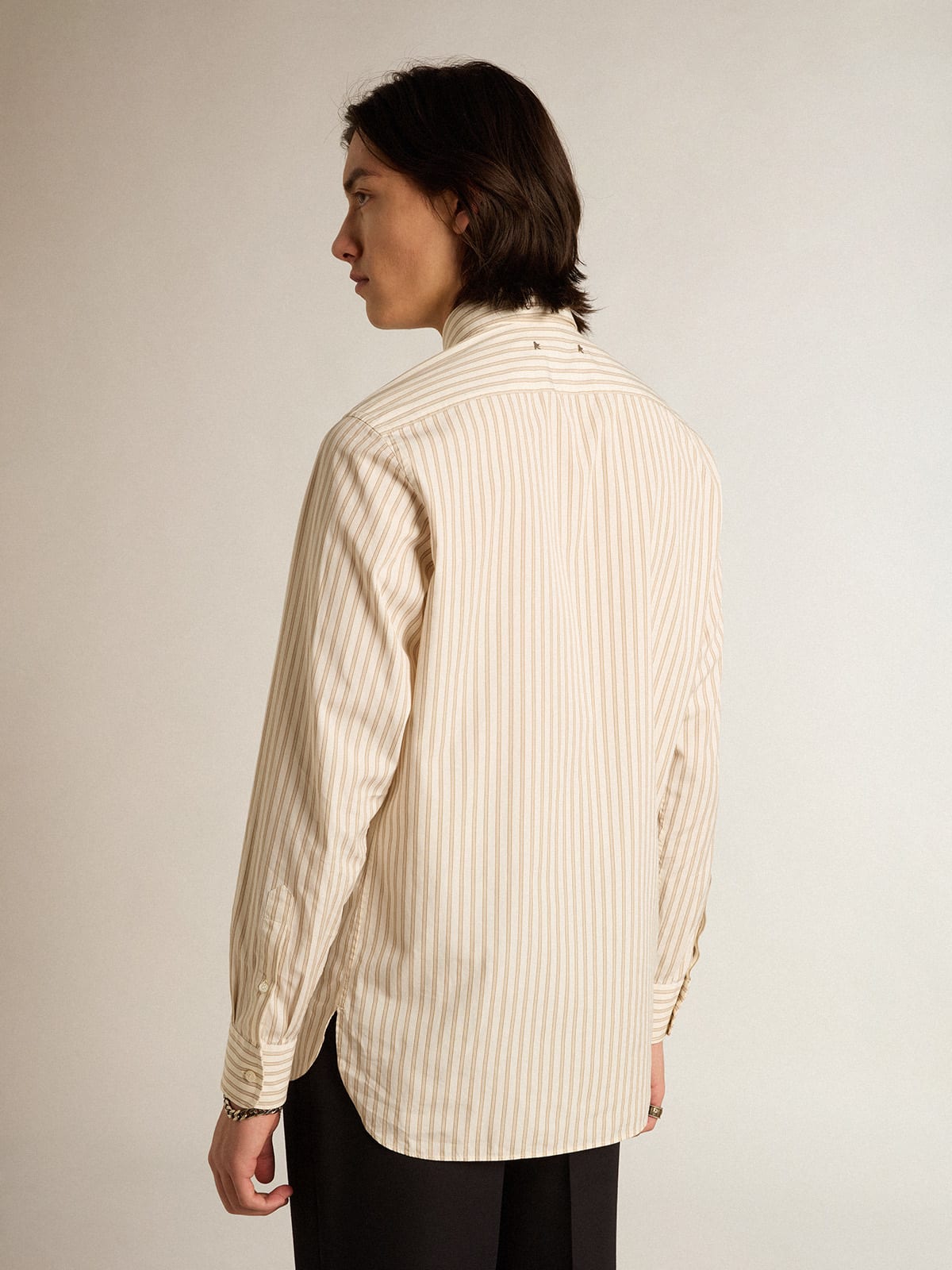 Camicia bianca da uomo in cotone con motivo a righe beige