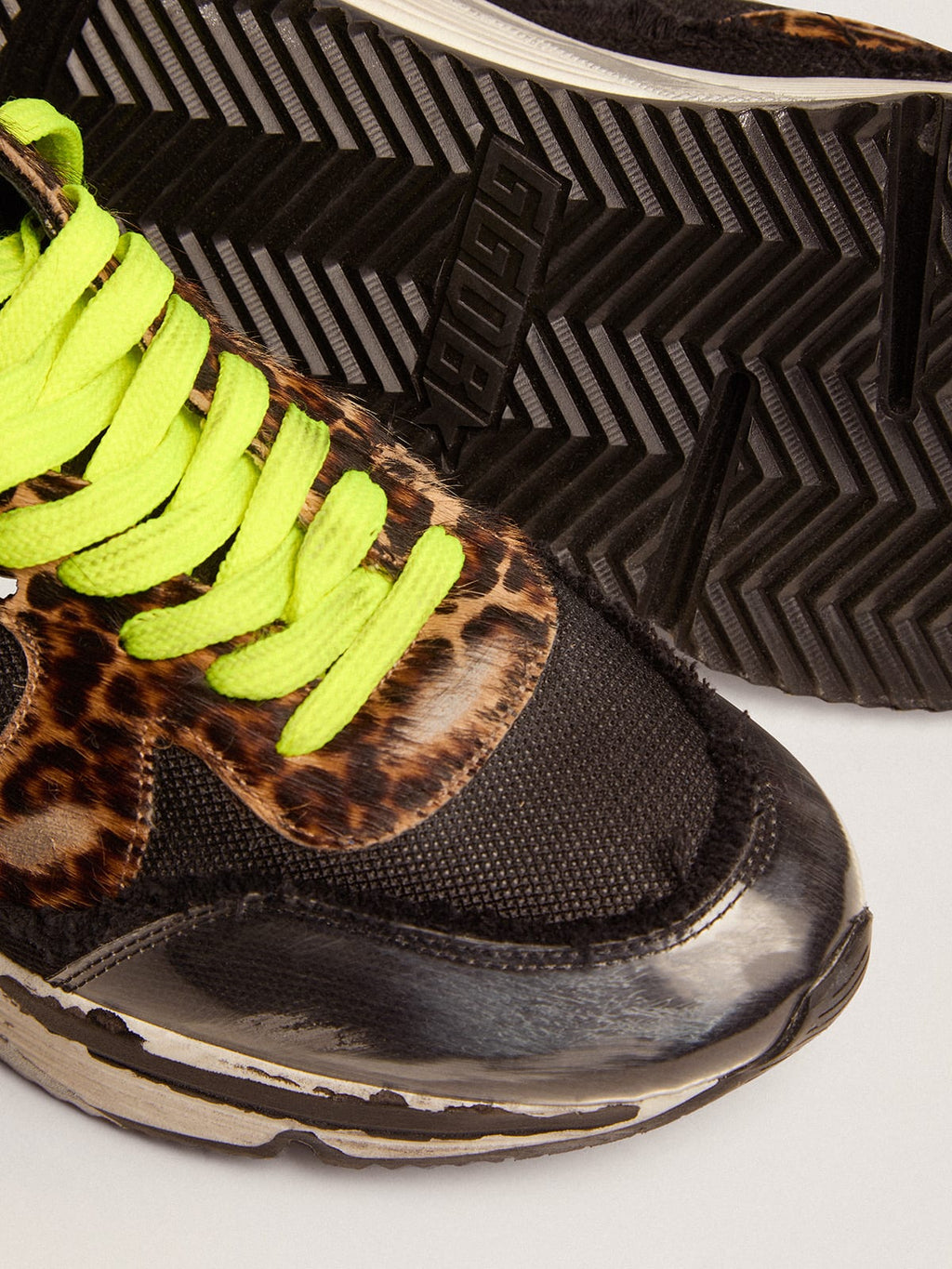 Sneaker Running Sole LTD in rete nera con inserti in cavallino leopardato e stella in pelle laminata color argento
