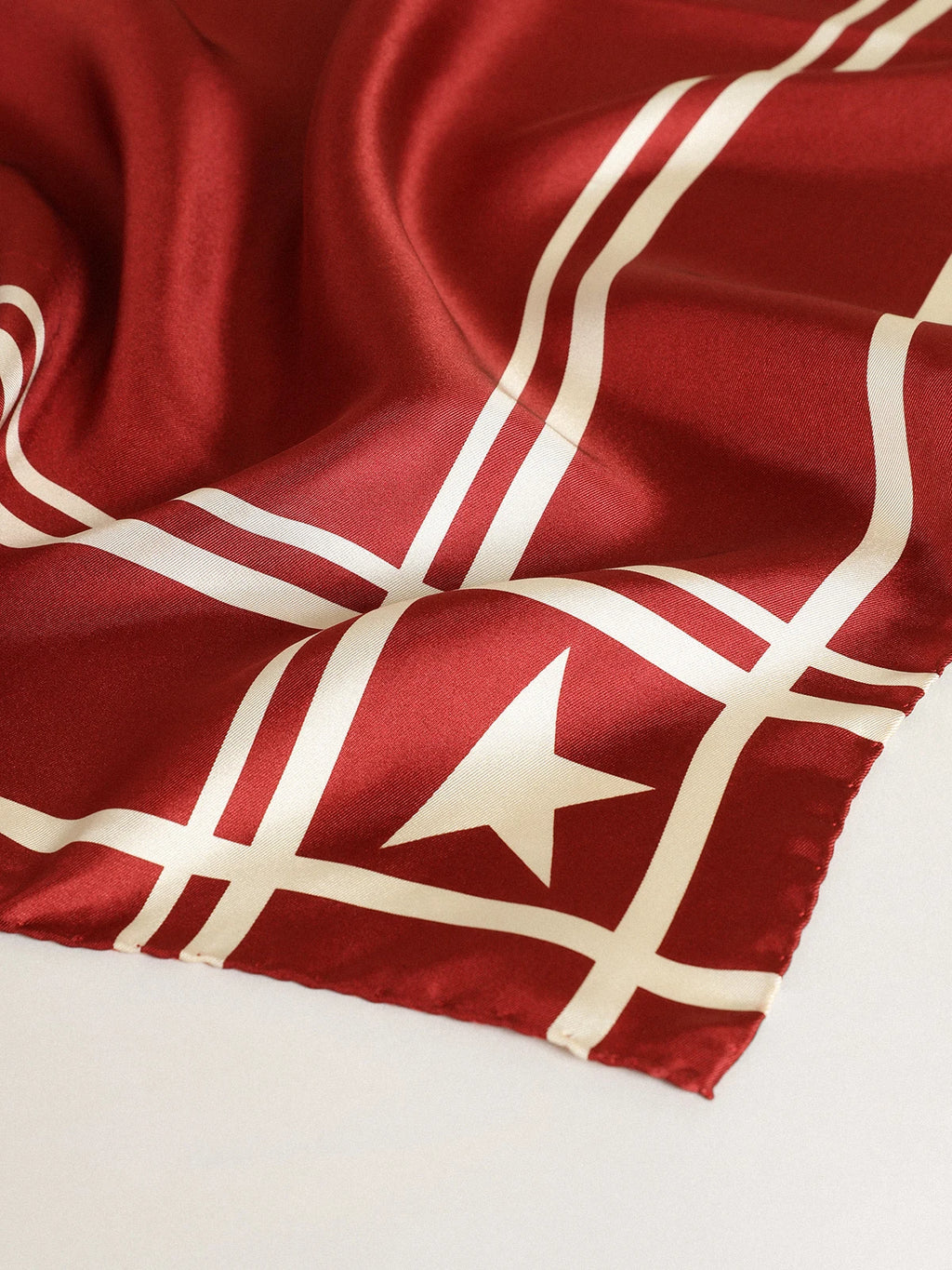 Foulard Collezione Golden di colore rosso con righe e stelle bianche a contrasto