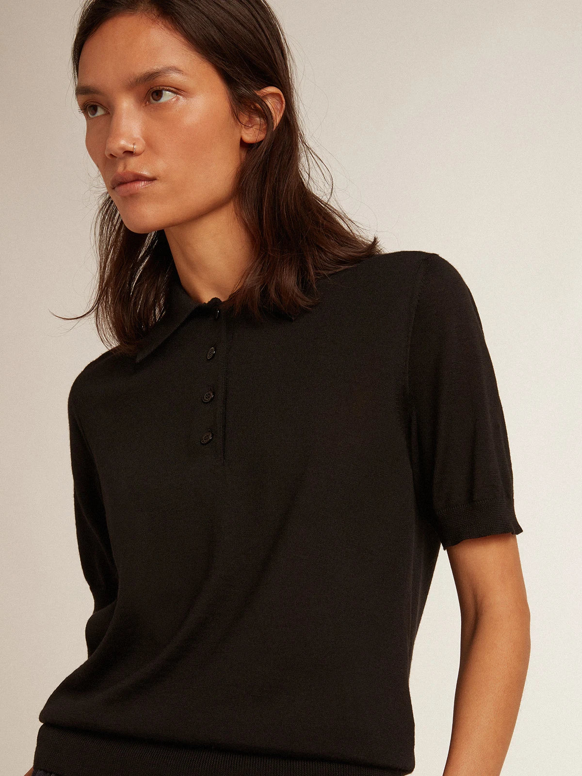 Polo da donna in lana merino di colore nero