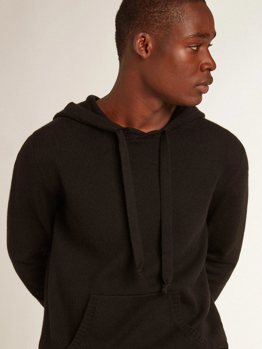 Felpa uomo misto cashmere color nero e cappuccio