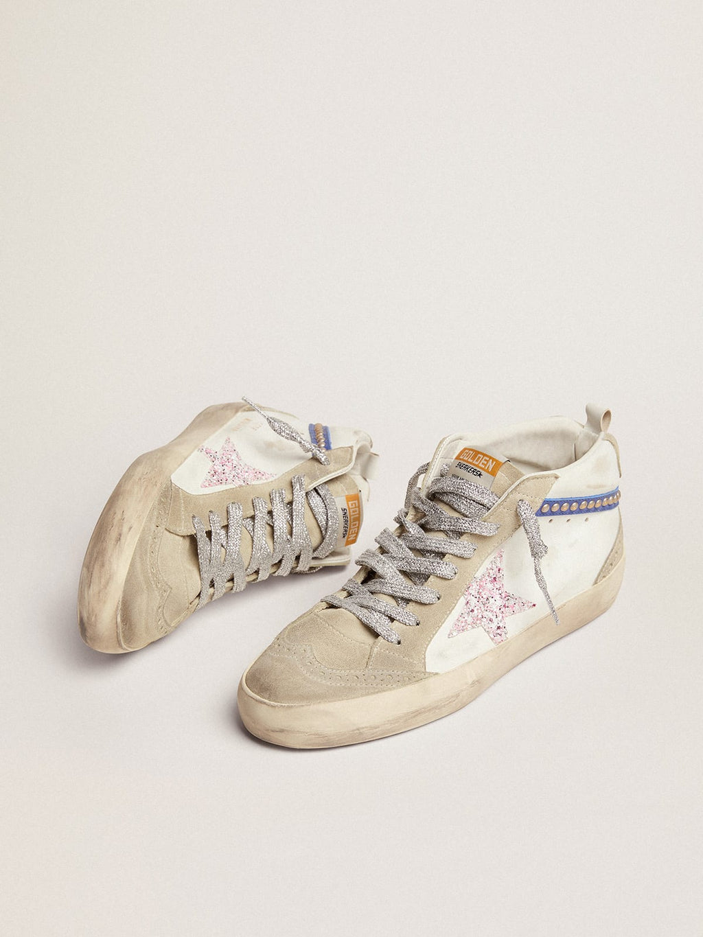 Sneaker Mid Star LTD con stella in glitter bianchi e rosa e virgola in pelle blu con borchie color oro