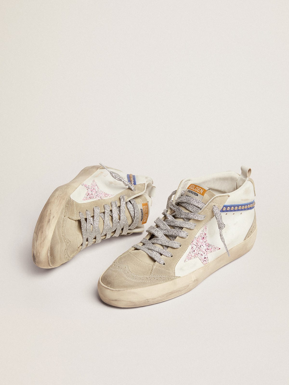 Sneaker Mid Star LTD con stella in glitter bianchi e rosa e virgola in pelle blu con borchie color oro