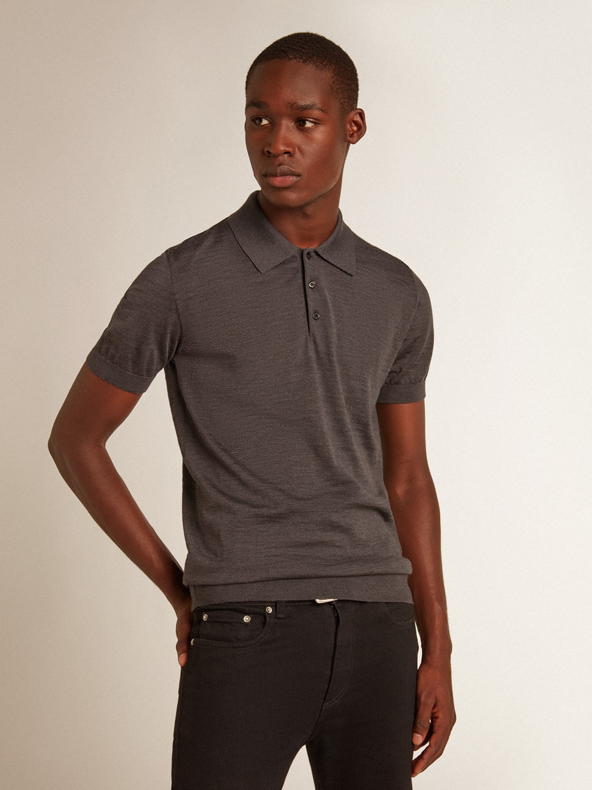 Polo maniche corte da uomo in lana merino di colore grigio